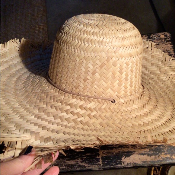 FinAl 🔥🔥SALE Rare huge Lack of Color straw boater - Picture 6 of 6